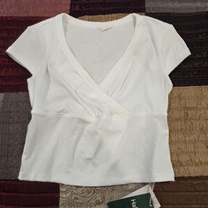 HALARA White Short Sleeve V-Neck Top